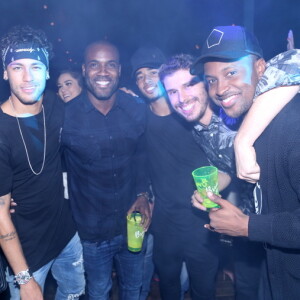 Bruna Marquezine e Neymar curtiram show do cantor Thiaguinho, no Tardezinha, na Zona Sul do Rio de Janeiro