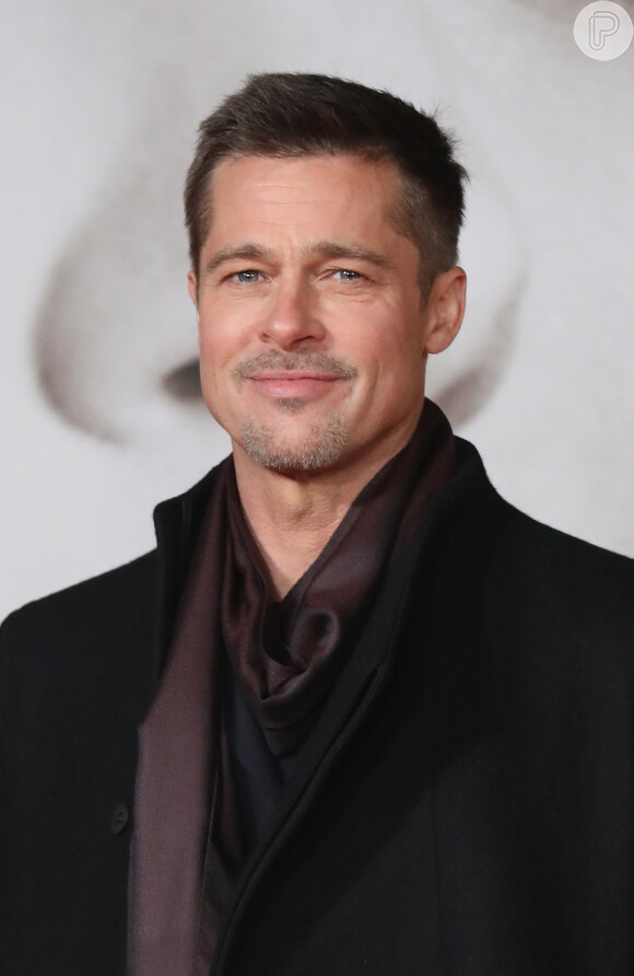 Brad Pitt foi flagrado com a atriz Sienna Miller durante o Festival de Glastonbury na Inglaterra