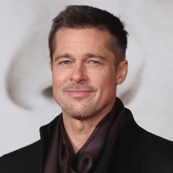 Brad Pitt foi flagrado com a atriz Sienna Miller durante o Festival de Glastonbury na Inglaterra