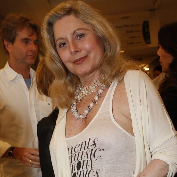 'Recebo muitas cantadas. Às vezes rolam alguns romances, mas não divulgo', afirmou Vera Fischer