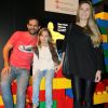Iran Malfitano e Nany Franco levaram a filha, Laura, à exposição The Art of the Brick, do artista Nathan Sawaya,  no shopping Village Mall, na Barra da Tijuca, Rio de Janeiro, na noite desta segunda-feira, 26 de junho de 2017