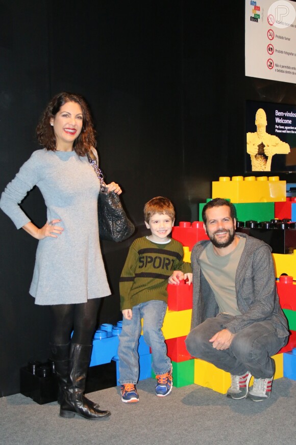 Famosos levam filhos a exposição The Art of the Brick, do artista Nathan Sawaya,  no shopping Village Mall, na Barra da Tijuca, Rio de Janeiro, na noite desta segunda-feira, 26 de junho de 2017