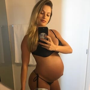 Grávida de 9 meses de Gusttavo Lima, Andressa Suita comentou na foto de Thais Fersoza