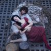Joaquim (Chay Suede) e Anna (Isabelle Drummond) fogem em um balão, na novela 'Novo Mundo'