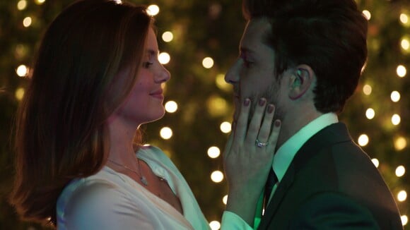 Klebber Toledo ajudou a criar anel de noivado para Camila Queiroz. Aos detalhes!
