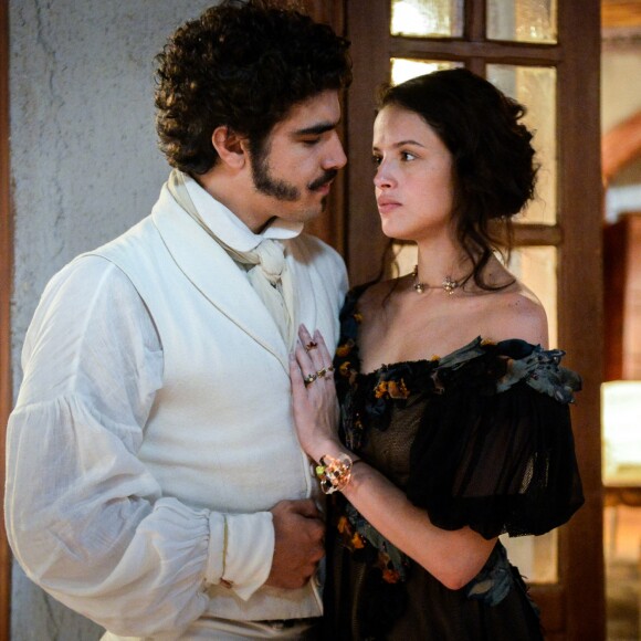 Domitila (Agatha Moreira) sonha em engravidar de Dom Pedro (Caio Castro), na novela 'Novo Mundo'