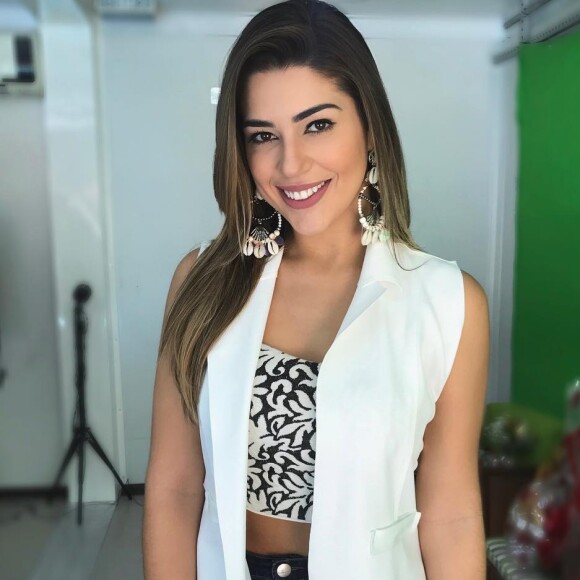 A ex-BBB Vivian revelou no canal como foi pedida em namoro por Manoel