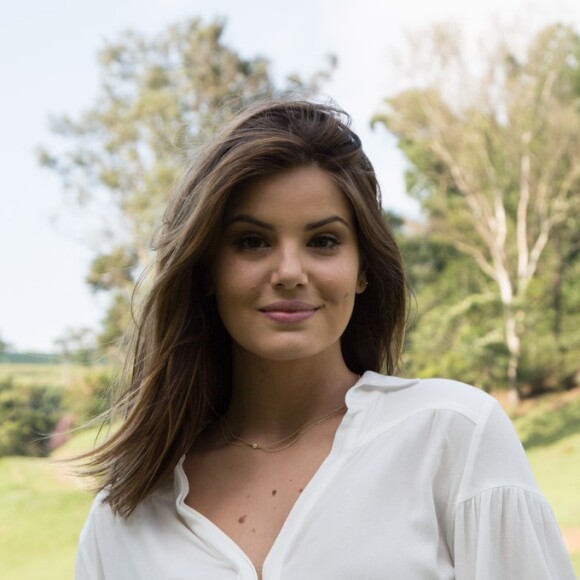 Luiza (Camila Queiroz) passará por transformação feita por Rúbia (Gabriel Sanches) e se tornará um mulherão na novela 'Pega Pega': 'Vocês são loucas'