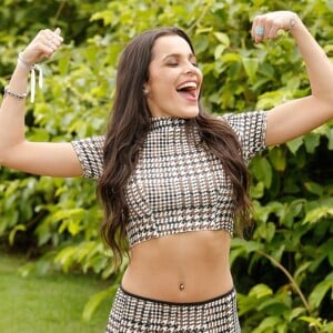 Conhecida por ter a autoestima elevada, a ex-BBB Emilly Araújo publicou um vídeo no último dia 28 exaltando seu próprio nome: 'Emilly Araújo é um nome tão forte, né?'