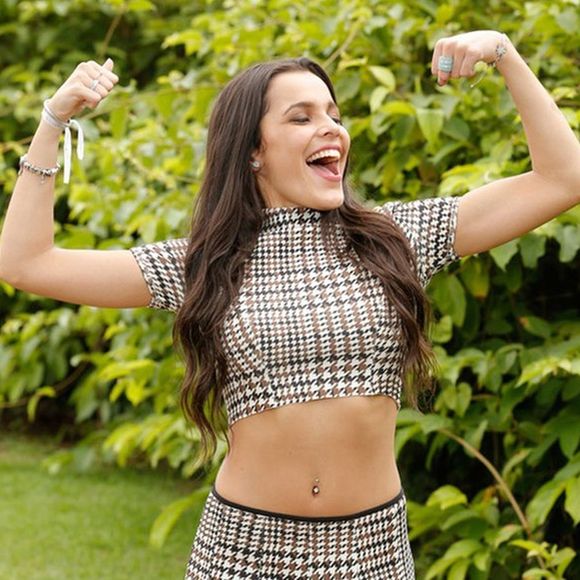 Conhecida por ter a autoestima elevada, a ex-BBB Emilly Araújo publicou um vídeo no último dia 28 exaltando seu próprio nome: 'Emilly Araújo é um nome tão forte, né?'