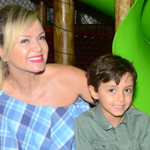 Eliana recebeu declaração de amor do filho, Arthur, de 5 anos, na TV: 'Te amo, mamãe. Te amo demais'