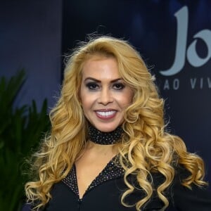 'Não estou namorando, estamos nos conhecendo', despistou Joelma