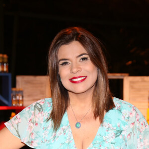 Mara Maravilha marcou presença no aniversário da apresentadora Sônia Abrão, em São Paulo, na noite de sexta-feira, 30 de junho de 2017