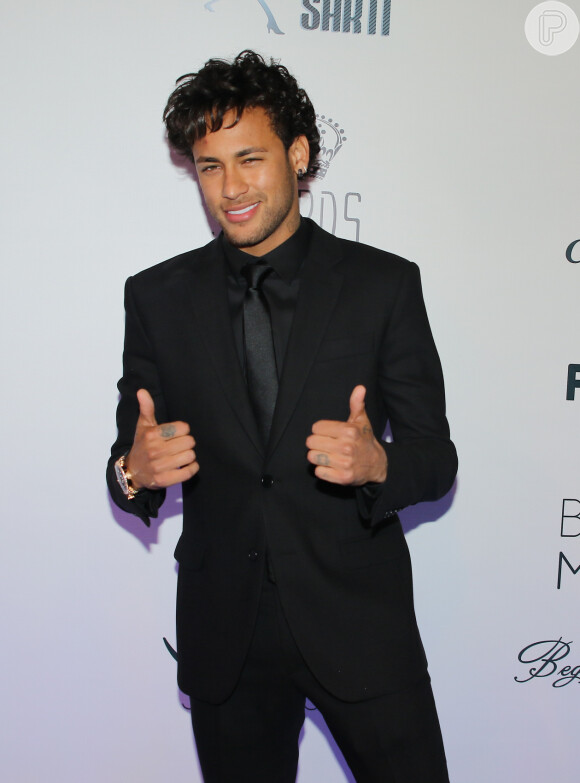 Neymar veio ao Brasil após prestigiar o casamento de Lionel Messi