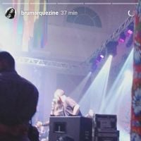 Bruna Marquezine canta e dança em show de Preta Gil: 'Comigo é na base do beijo'