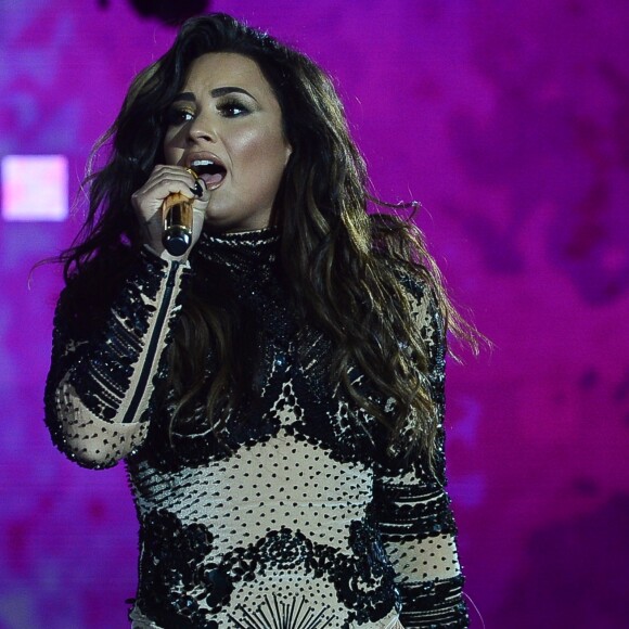 Demi Lovato fez a alegria dos fãs no primeiro dia de Villa Mix Goiânia 2017