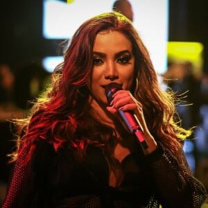 Anitta escolheu um figurino que valorizou sua boa forma para show em São Paulo