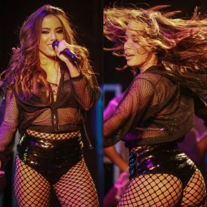 Anitta elegeu um look sexy e meia arrastão para show em São Paulo na noite de sábado, 1 de julho de 2017