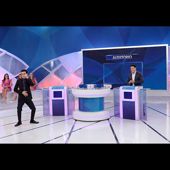 'Na televisão tem que fazer de tudo um pouco, um show à parte', declarou Dudu Camargo