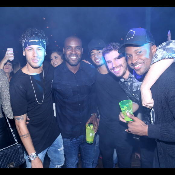 Neymar está curtindo férias do Barcelona no Brasil, onde já foi a shows, eventos beneficentes e aniversário de amigos como o do jogador Bruninho, do vôlei brasileiro