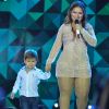 Simone, dupla de Simaria, recebeu o filho, Henry, de 2 anos, em festival de música em Goiânia, Goiás, na noite deste domingo, 2 de julho de 2017