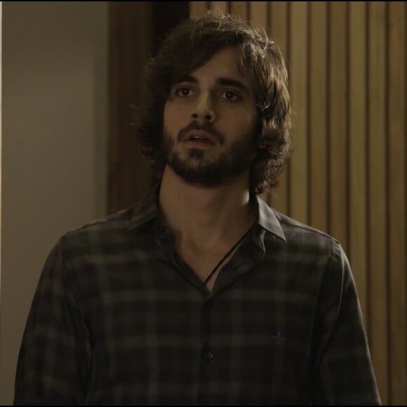 Ruy (Fiuk) faz um escândalo ao ver Eugênio (Dan Stulbach) com Shirley (Michelle Martins) por achar que ela é sua amante e as cenas são filmadas e postadas na internet, no capítulo que vai ao ar sexta-feira, dia 14 de julho de 2017, na novela 'A Força do Querer'