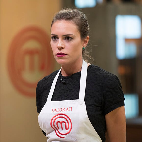 Deborah se irritou depois de Henrique Fogaça criticar o excesso de sal em seu prato no 'MasterChef'