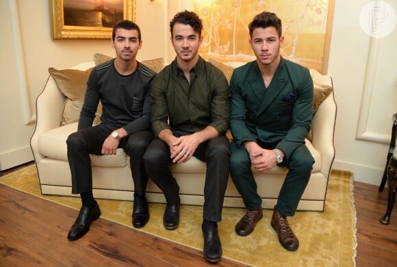 Nick Jonas é ex-integrante do Jonas Brothers, grupo formado por ele e os irmãos Kevin Jonas e Joe Jonas 