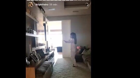 Ticiane Pinheiro filma a filha, Rafaella Justus, de pijama, dançando. Vídeo!