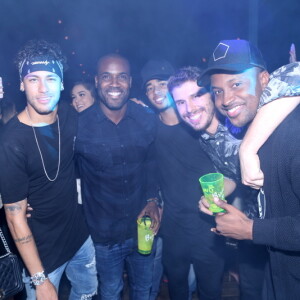 Desde que se separou de Bruna Marquezine, Neymar tem curtido festas na presença de amigos