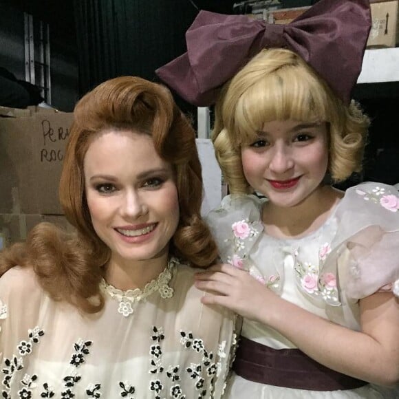 Sophia Valverde ao lado de Karen Junqueira, nos bastidores da peça 'O que terá acontecido a Baby Jane?'