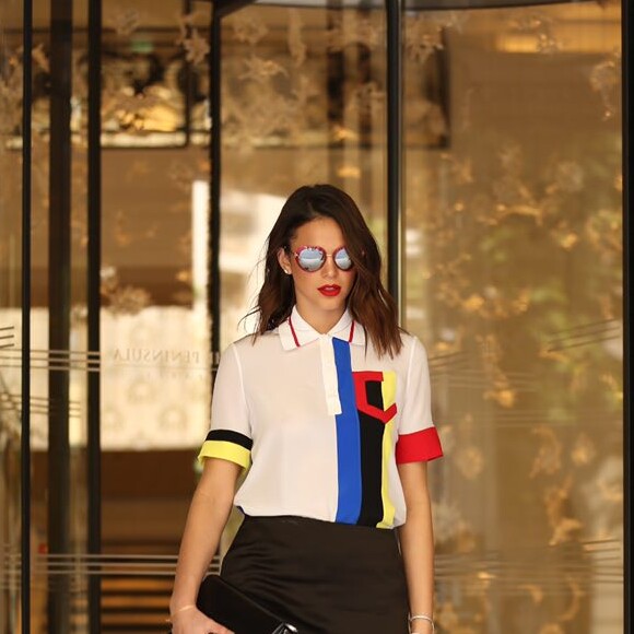 Bruna Marquezine foi a Paris para divulgar novo batom da marca Eudora, na qual é garota-propaganda