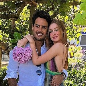 Marina Ruy Barbosa comemorou aniversário de 22 anos com o noivo, Xandinho Negrão, em Portugal