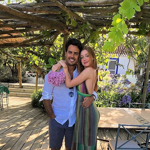 Marina Ruy Barbosa comemorou aniversário de 22 anos com o noivo, Xandinho Negrão, em Portugal