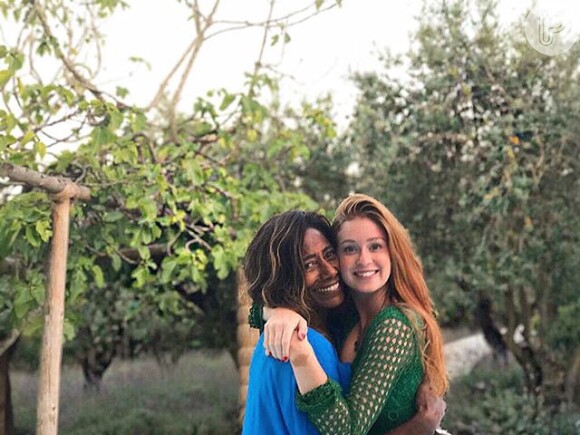 Marina Ruy Barbosa encontrou com Glória Maria durante viagem a Portugal e compartilhou registro com a apresentadora em seu Instagram