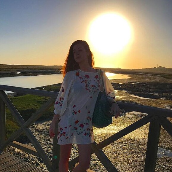 'Apreciar essas obras é um convite a pensar no nosso papel na sociedade e o que podemos fazer para cada dia estarmos mais independentes e ajudando umas as outras', escreveu Marina Ruy Barbosa