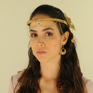 Kassaia (Pérola Faria) flagra beijo de Sammu-Ramat (Christine Fernandes) e Nebuzaradã (Angelo Paes Leme), na novela 'O Rico e Lázaro'