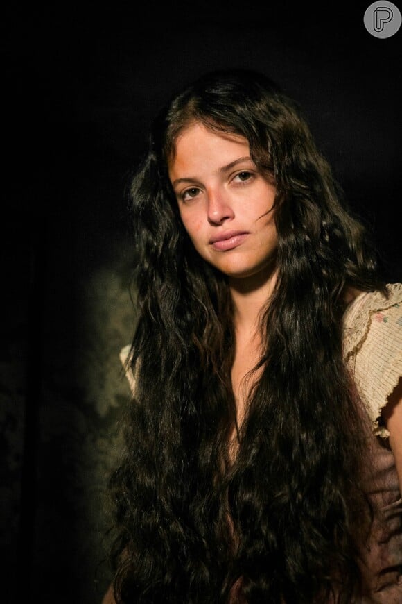 Agatha Moreira colocou megahair para o papel de Domitila em 'Novo Mundo'