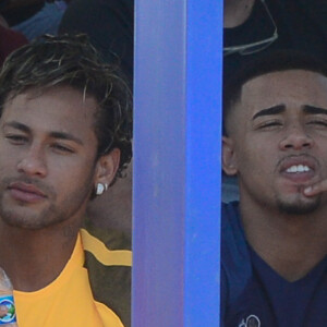 Neymar paparica o filho, Davi Lucca, durante campeonato de futebol em São Paulo. Evento aconteceu neste sábado, 08 de julho de 2017