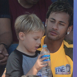 Neymar pode encontrar Bruna Marquezine quando voltar para Espanha