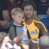 Neymar se diverte com o filho, Davi Lucca, em Praia Grande, São Paulo