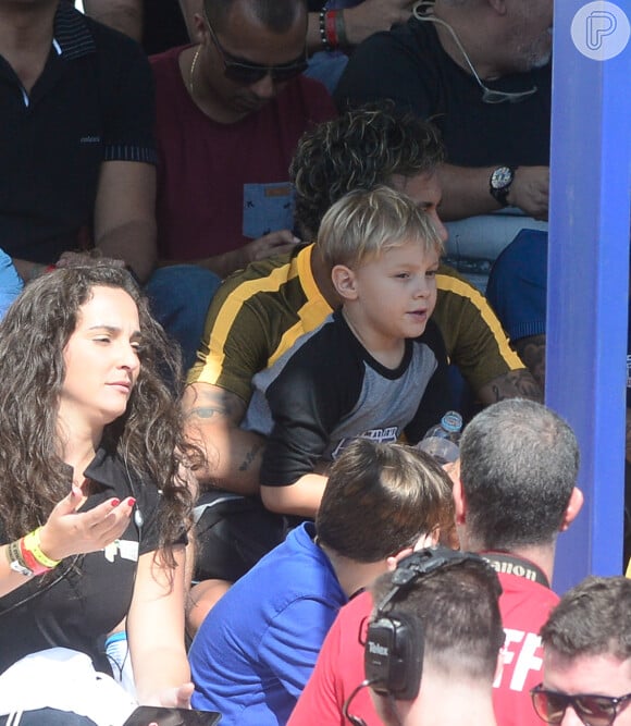 Neymar apoveita seus últimos dias de férias com o filho, Davi Lucca