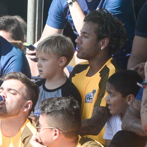 Neymar confere jogos de campeonato em São Paulo