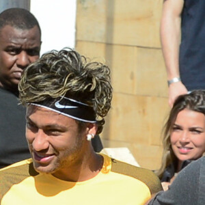 Neymar tem que se apresentar ao Barcelona no dia 12 de julho