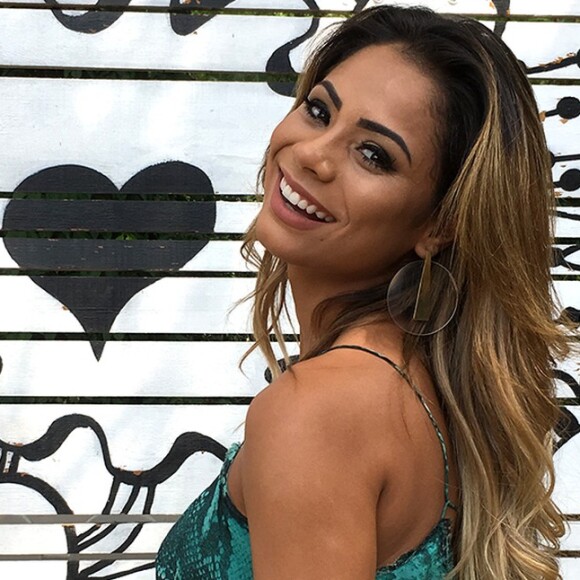 À revista 'Marie Claire', Lexa contou como será seu vestido: 'Estilo sereia'