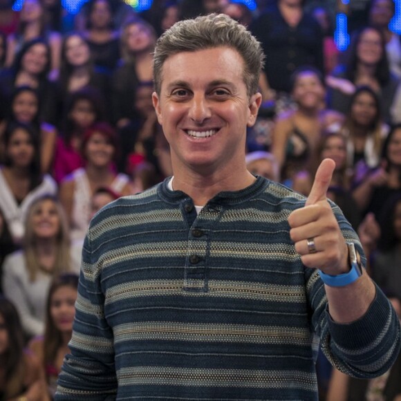 Luciano Huck ofereceu R$ 6 milhões para ser enredo de uma escola de samba, mas a proposta foi recusada