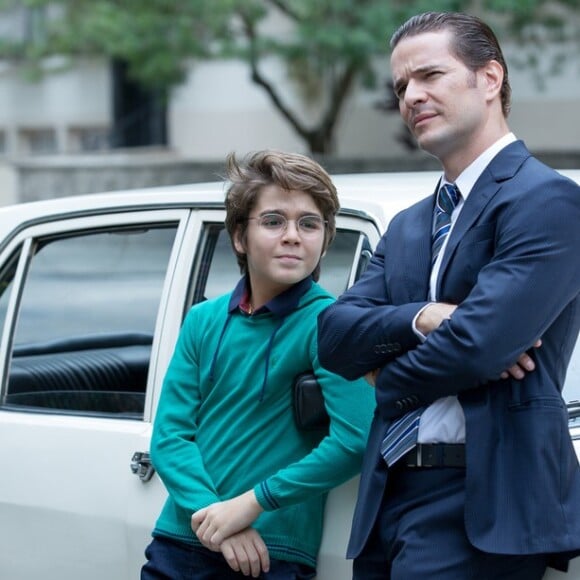 Lucas (Xande Valois) vai rejeitar Renato (Renato Góes) e pedir que a mãe não brigue mais com Vitor (Daniel de Oliveira) na série 'Os Dias Eram Assim'