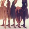 A grife Christian Louboutin disponibiliza sete tons diferentes de nude em sua coleção, que conta com o modelo de sapatilha de bailarina