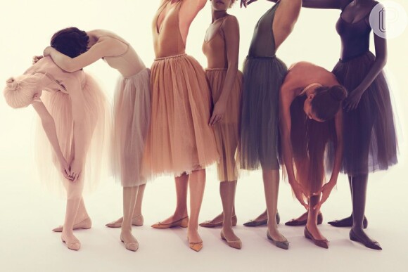 A grife Christian Louboutin disponibiliza sete tons diferentes de nude em sua coleção, que conta com o modelo de sapatilha de bailarina