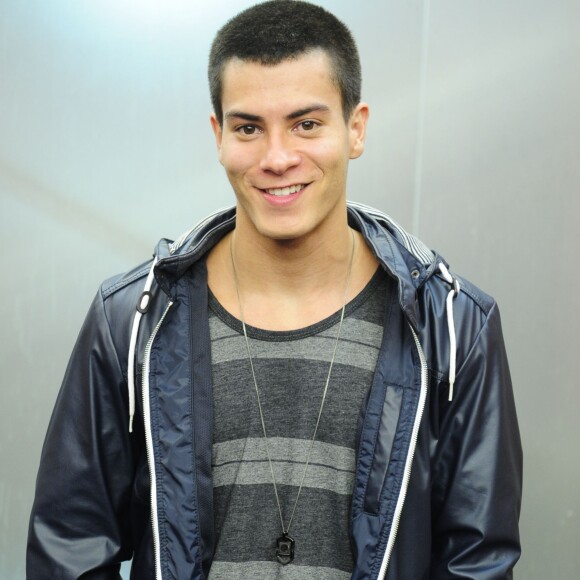 Arthur Aguiar estava solteiro desde o fim do namoro com Camila Mayrink, em julho de 2016